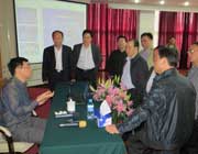 干部們利用課間休息向劉老師請教《國學(xué)精髓與領(lǐng)導(dǎo)智慧