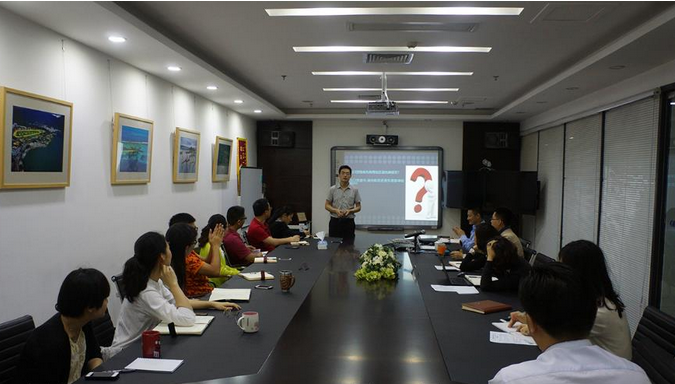 國(guó)際貿(mào)易環(huán)境分析與國(guó)際貿(mào)易政策動(dòng)向